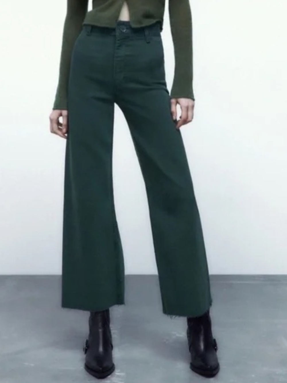 Zara The Marine Straight Jeans
Dark Green size 4